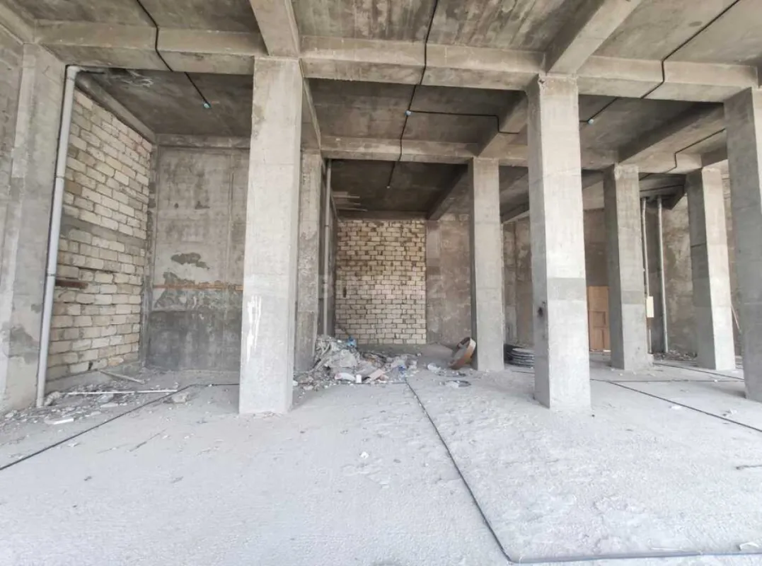 Satılır obyekt 380 m²