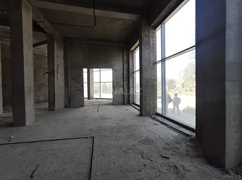 Satılır obyekt 380 m²