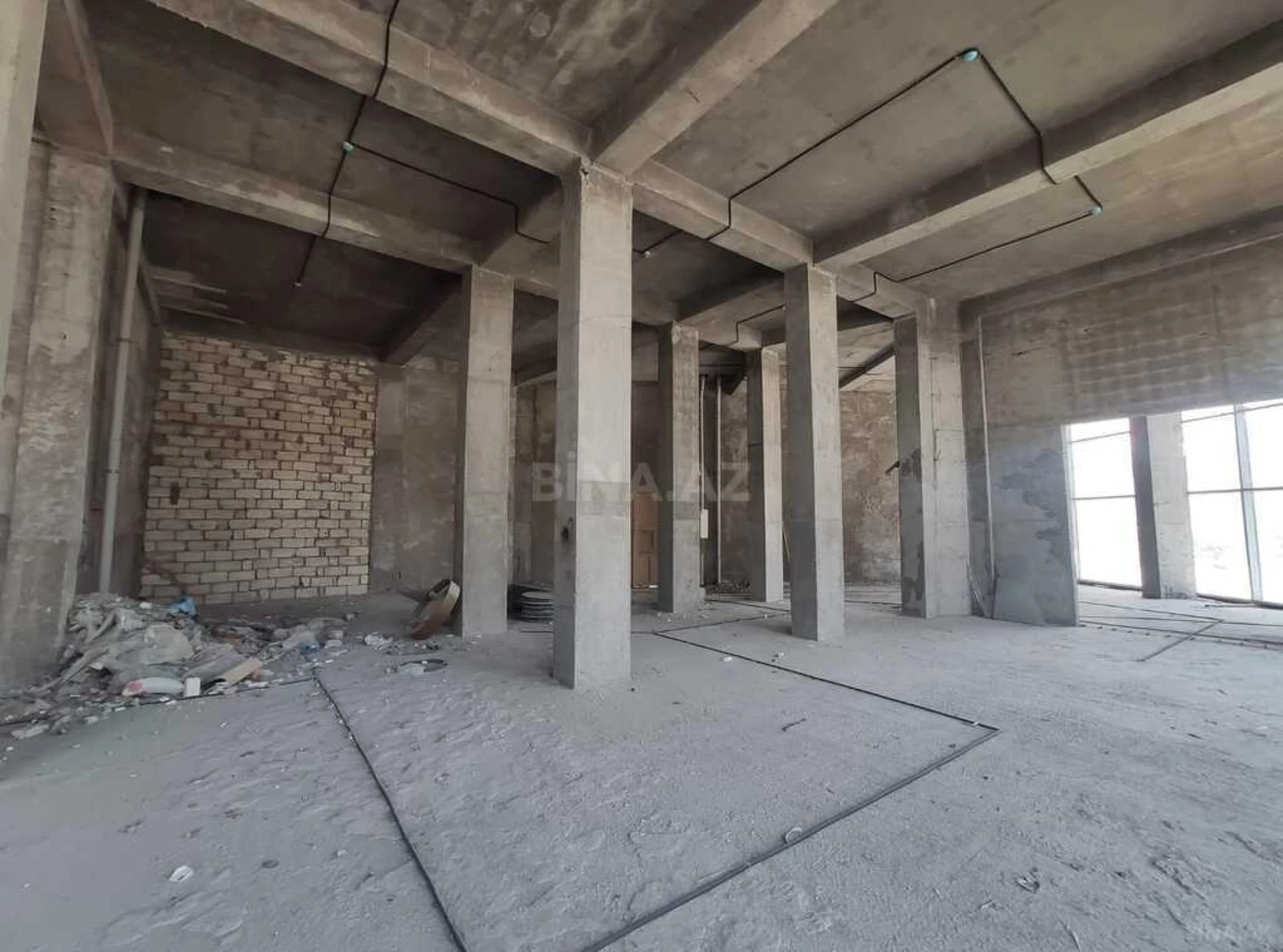 Satılır obyekt 380 m²