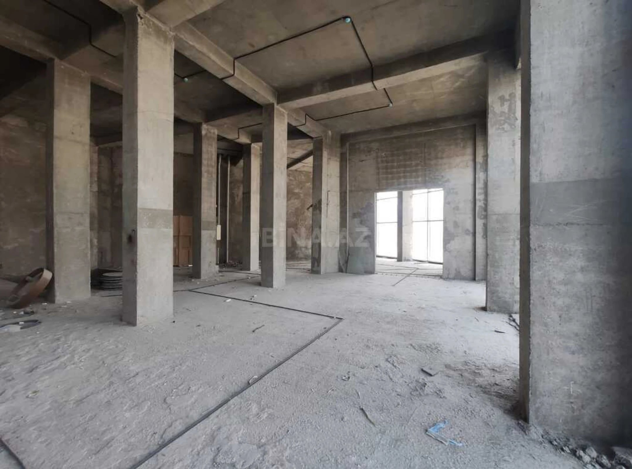 Satılır obyekt 380 m²