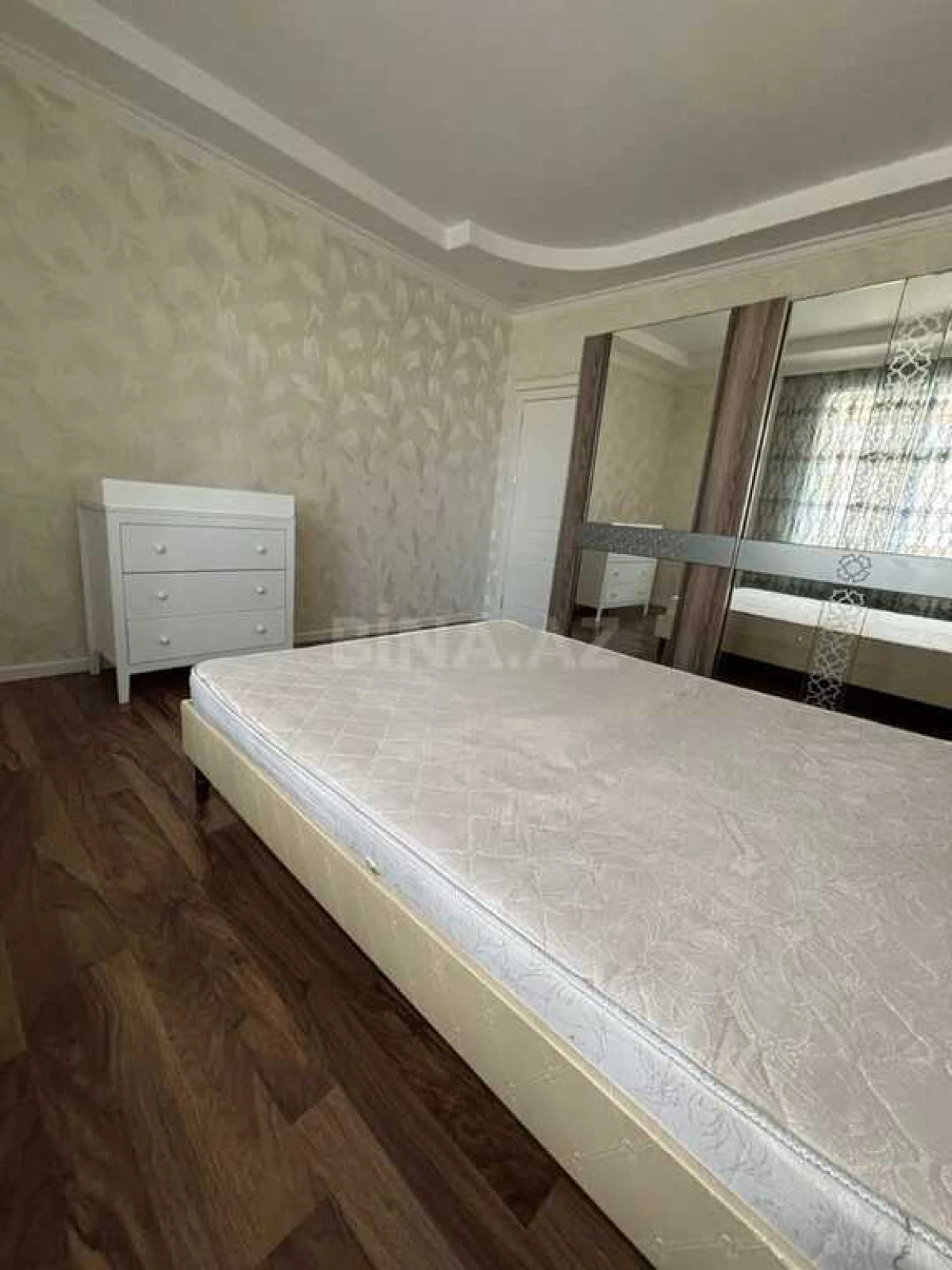 Satılır 4 otaqlı mənzil 103 m²