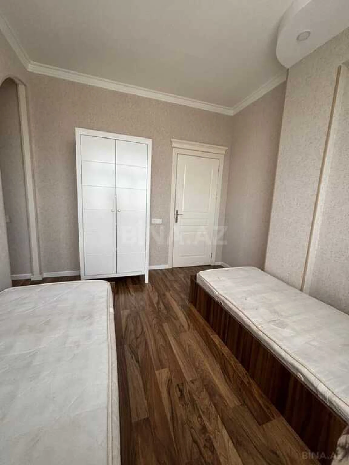 Satılır 4 otaqlı mənzil 103 m²