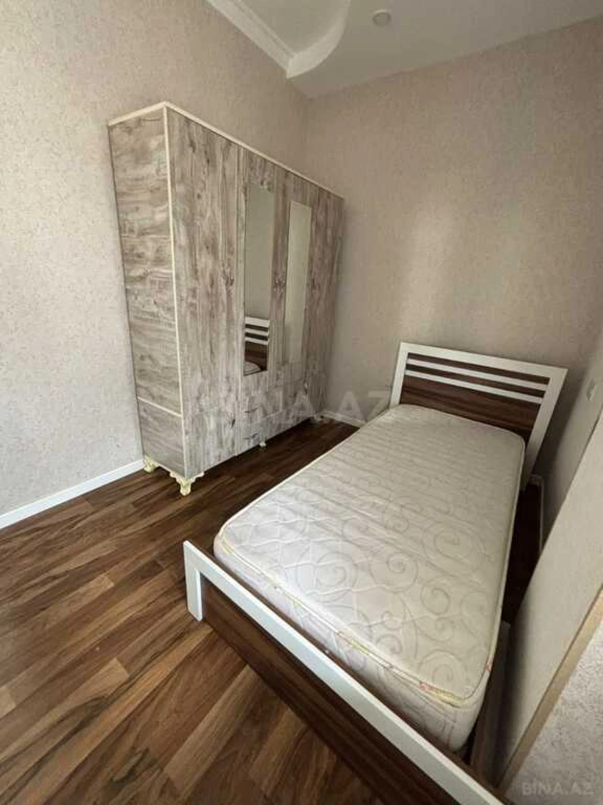 Satılır 4 otaqlı mənzil 103 m²