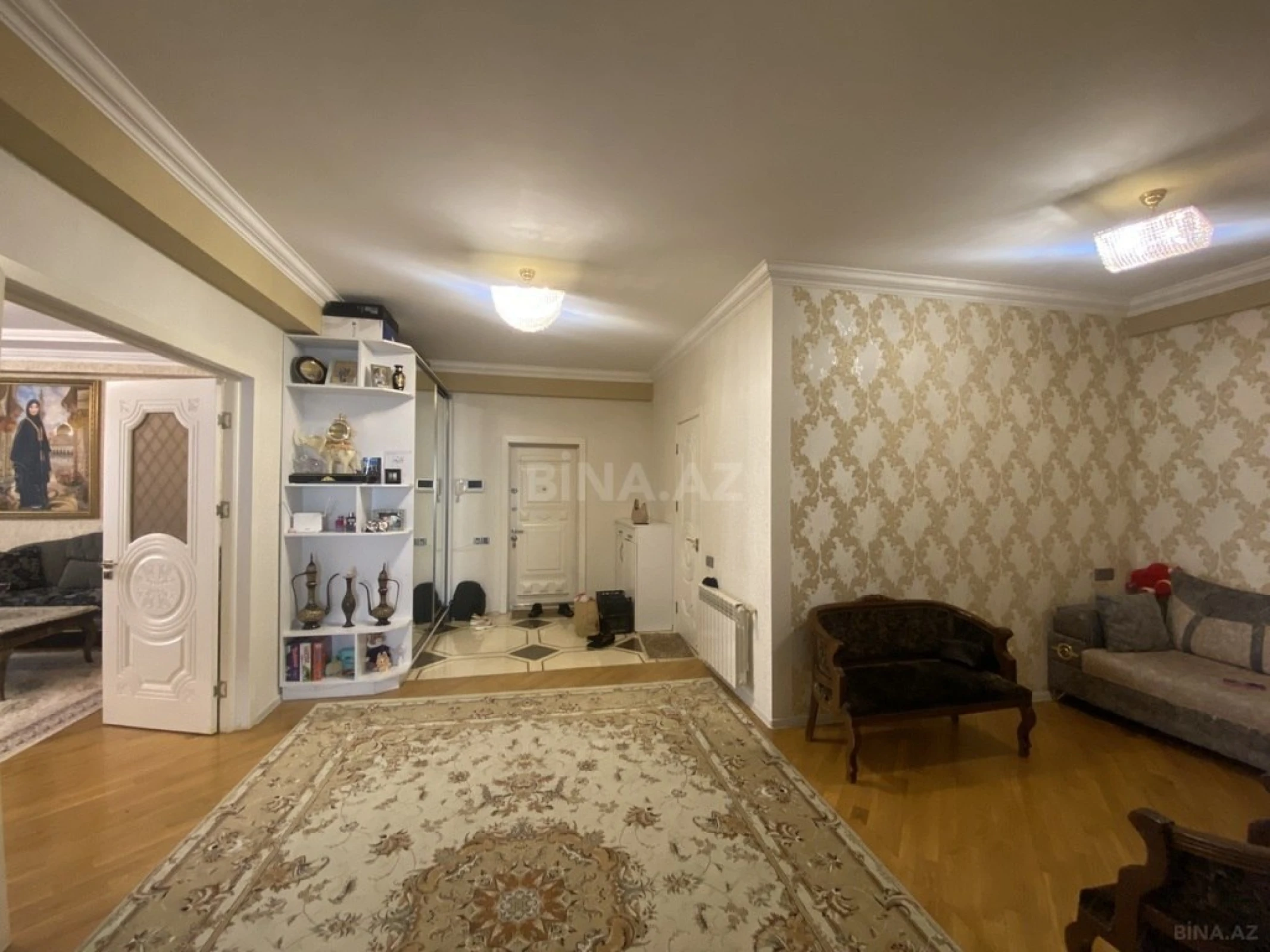 Satılır 3 otaqlı mənzil 154 m²