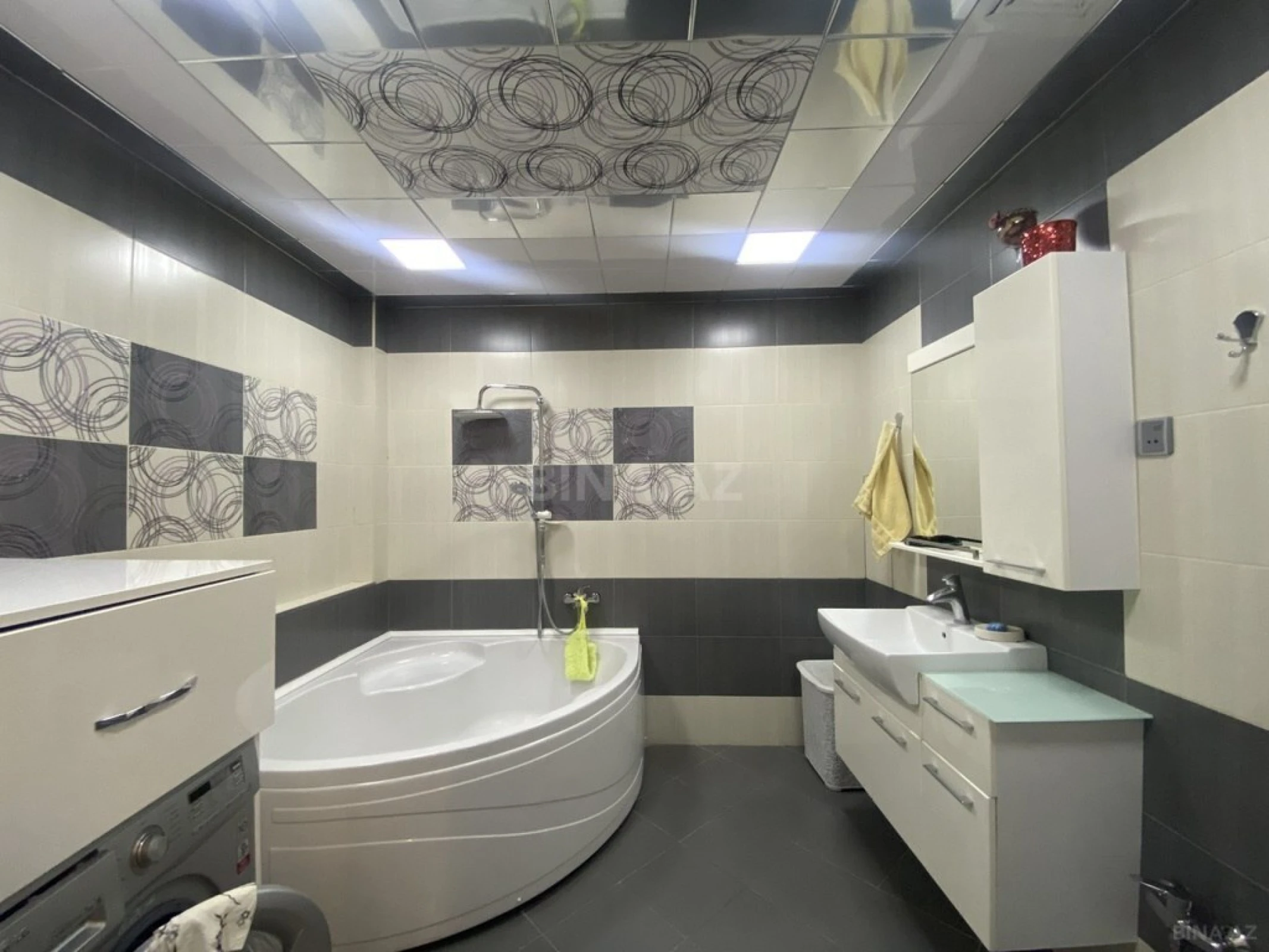 Satılır 3 otaqlı mənzil 154 m²