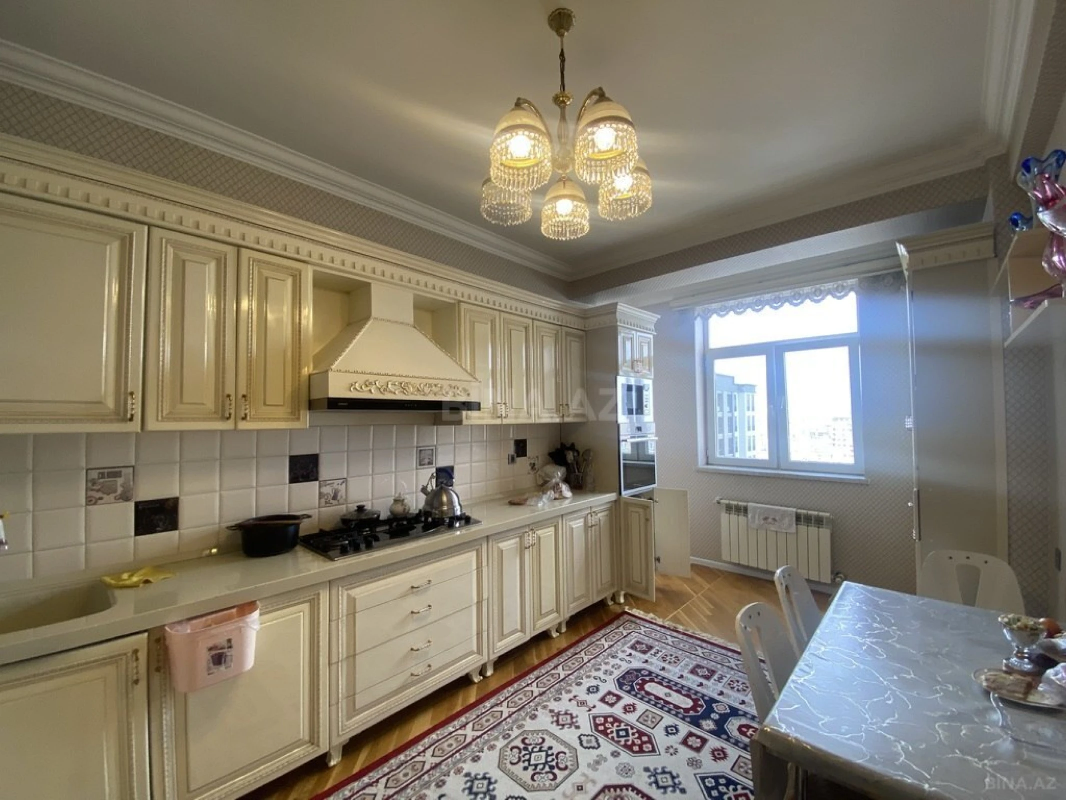 Satılır 3 otaqlı mənzil 154 m²