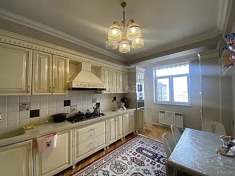 Satılır 3 otaqlı mənzil 154 m²