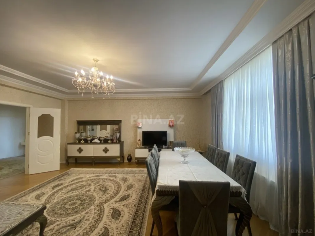 Satılır 3 otaqlı mənzil 154 m²