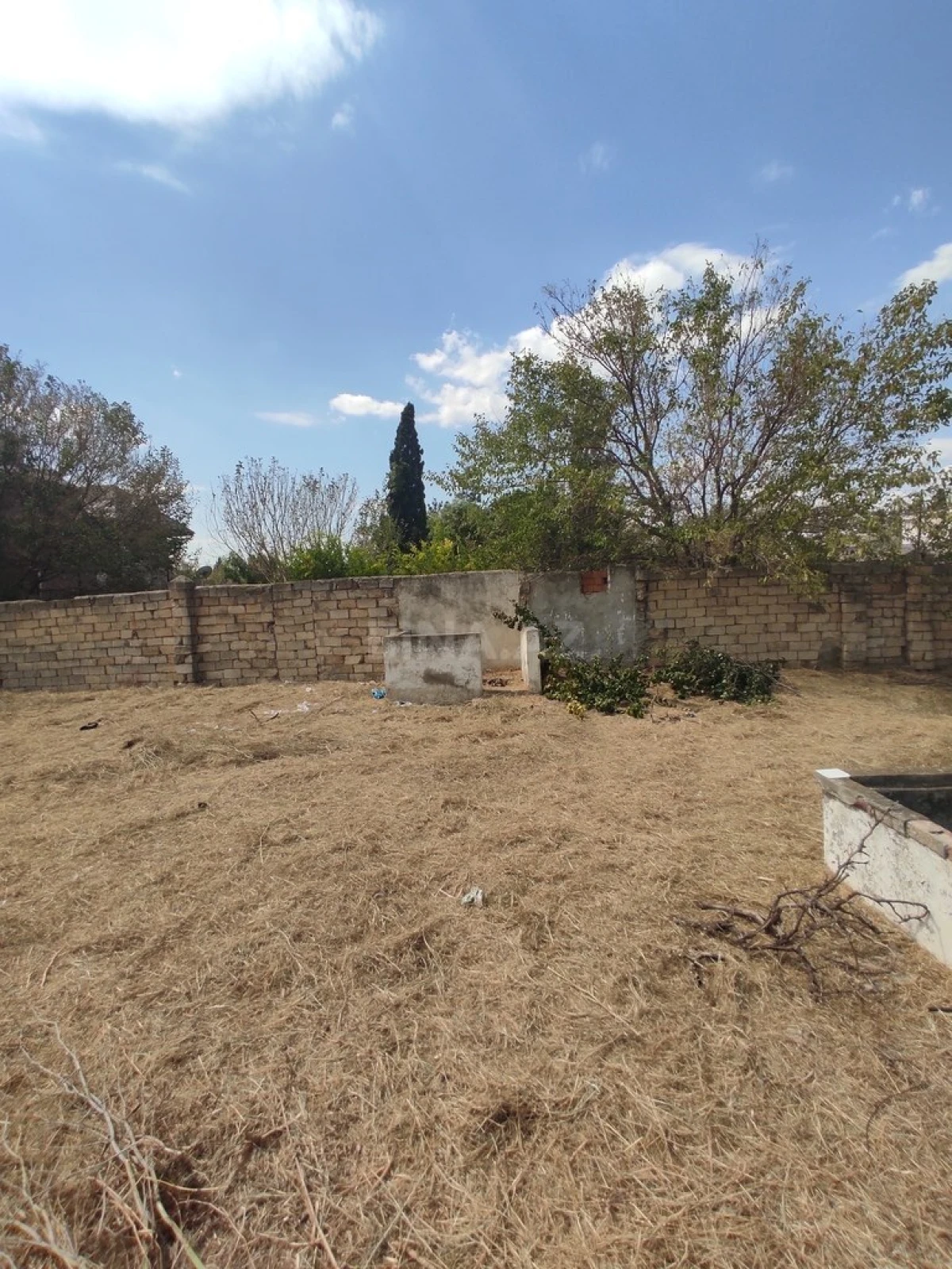 Satılır torpaq sahəsi 2 m²