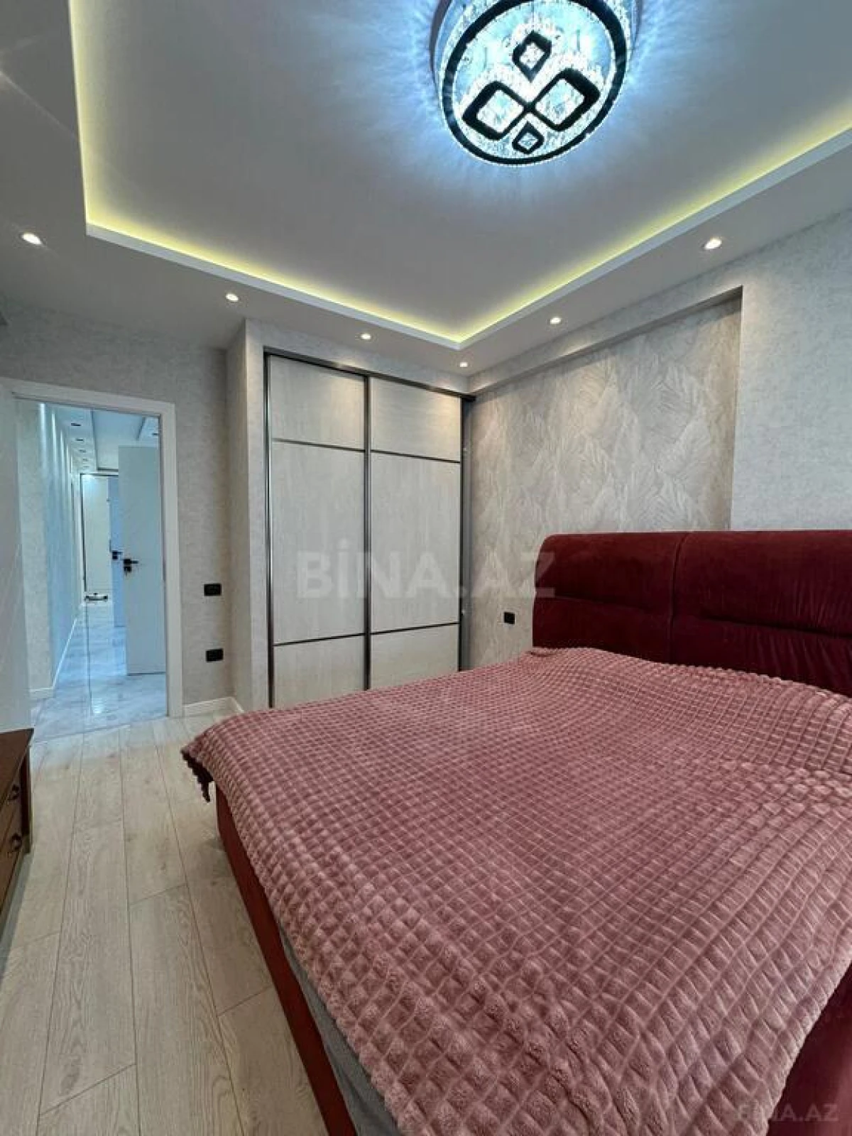Satılır 3 otaqlı mənzil 125 m²