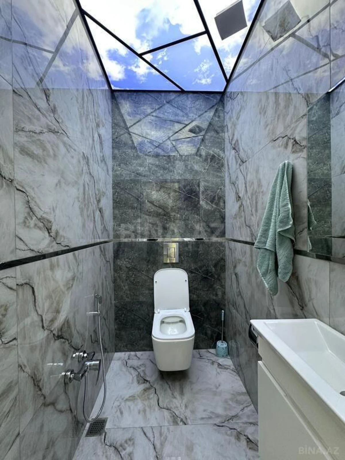 Satılır 3 otaqlı mənzil 125 m²