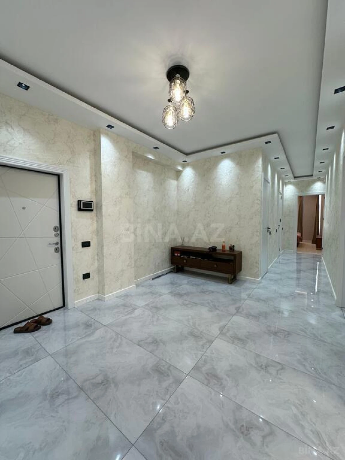 Satılır 3 otaqlı mənzil 125 m²