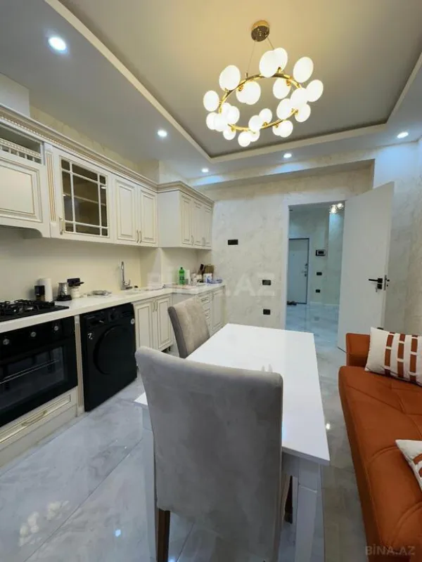 Satılır 3 otaqlı mənzil 125 m²
