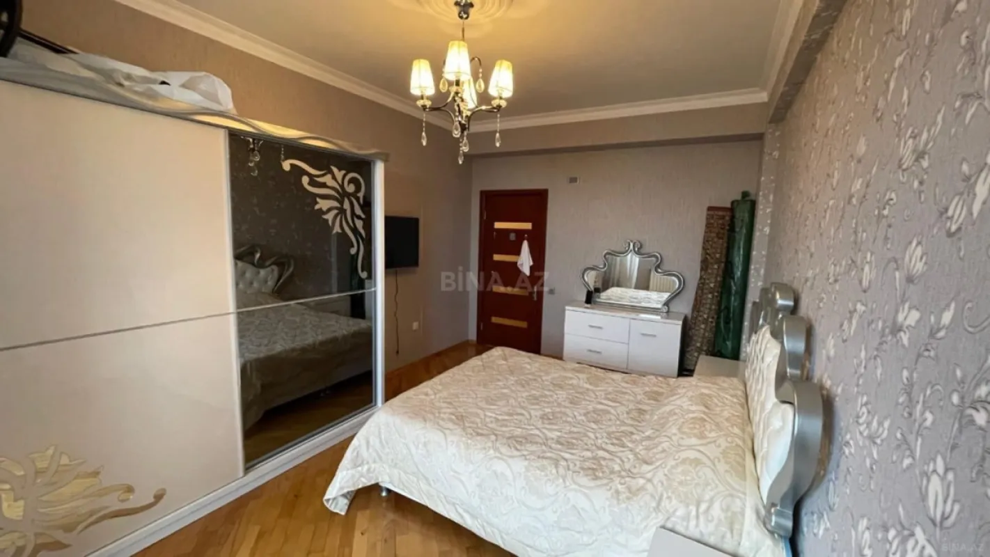 Satılır 3 otaqlı mənzil 105 m²