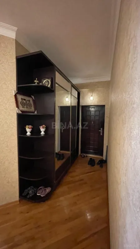 Satılır 3 otaqlı mənzil 105 m²