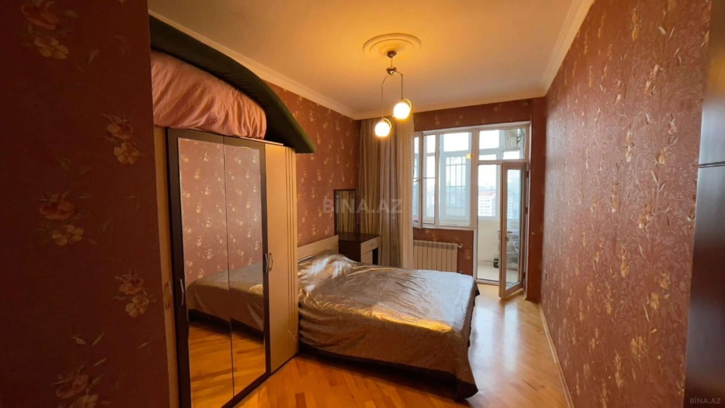 Satılır 3 otaqlı mənzil 105 m²