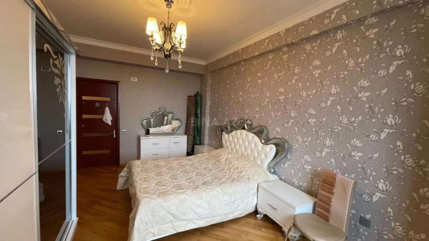 Satılır 3 otaqlı mənzil 105 m²