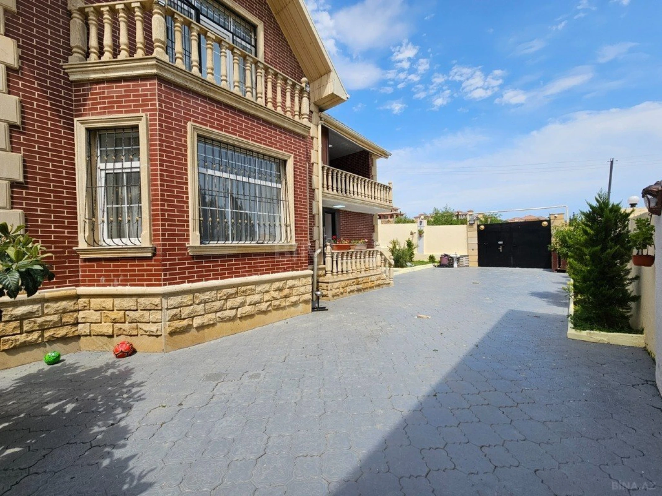 Satılır 4 otaqlı həyət evi 270 m²
