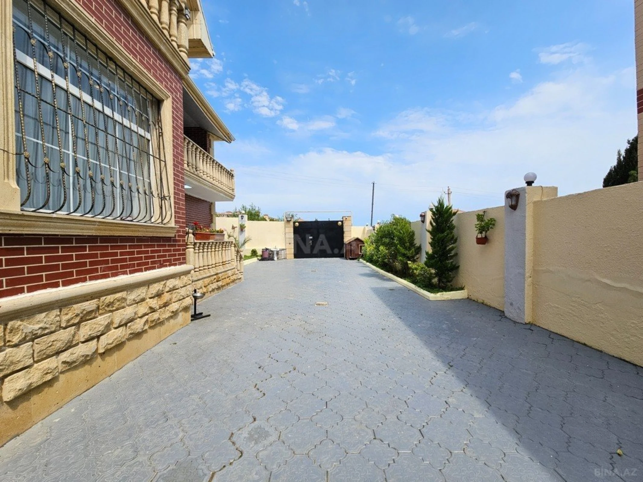 Satılır 4 otaqlı həyət evi 270 m²