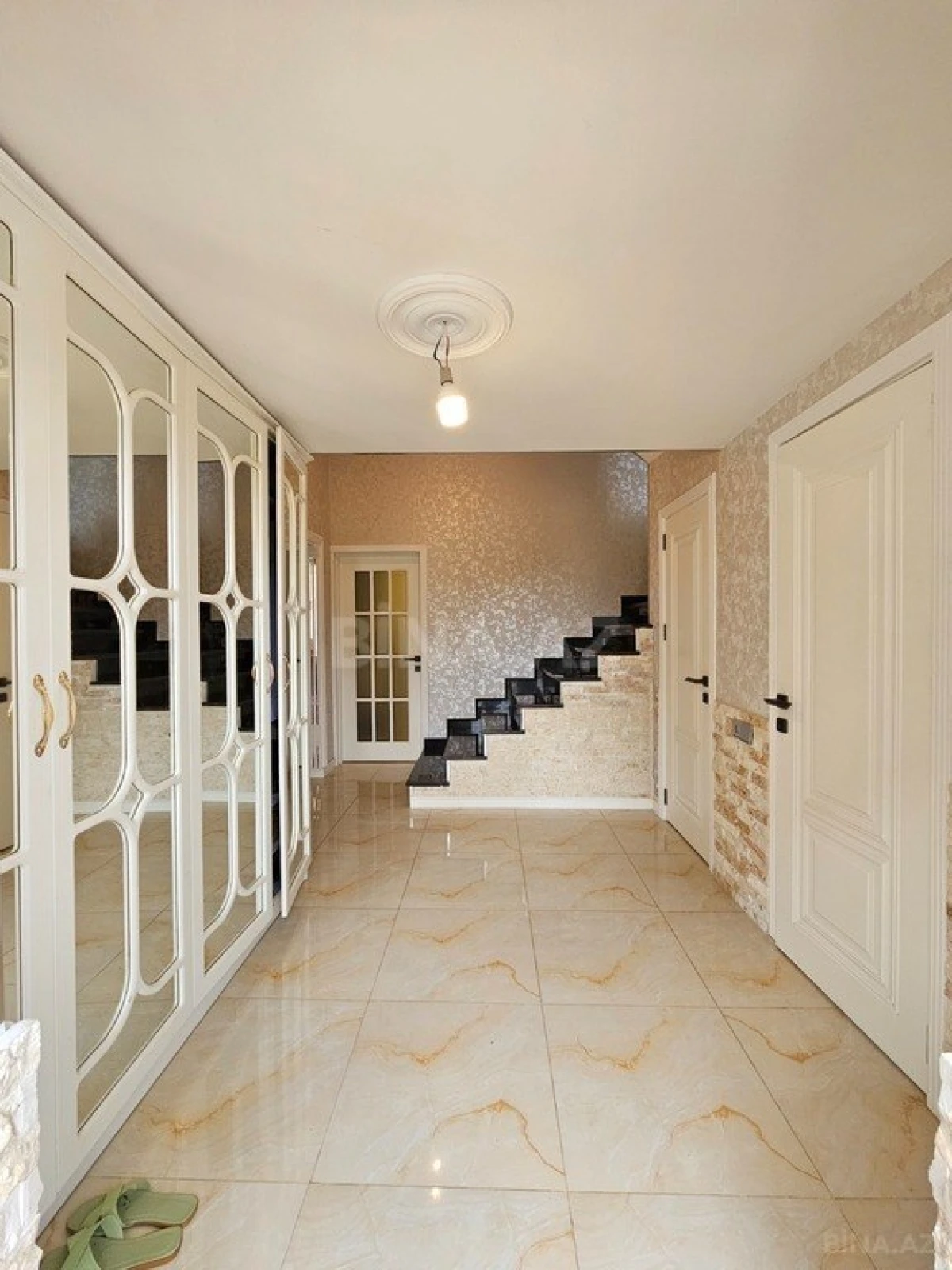 Satılır 4 otaqlı həyət evi 270 m²