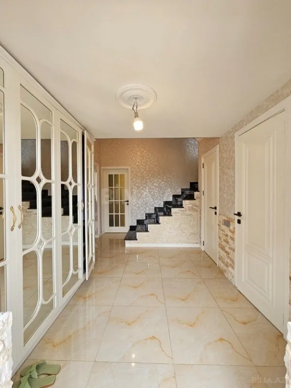 Satılır 4 otaqlı həyət evi 270 m²