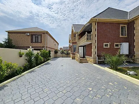 Satılır 4 otaqlı həyət evi 270 m²