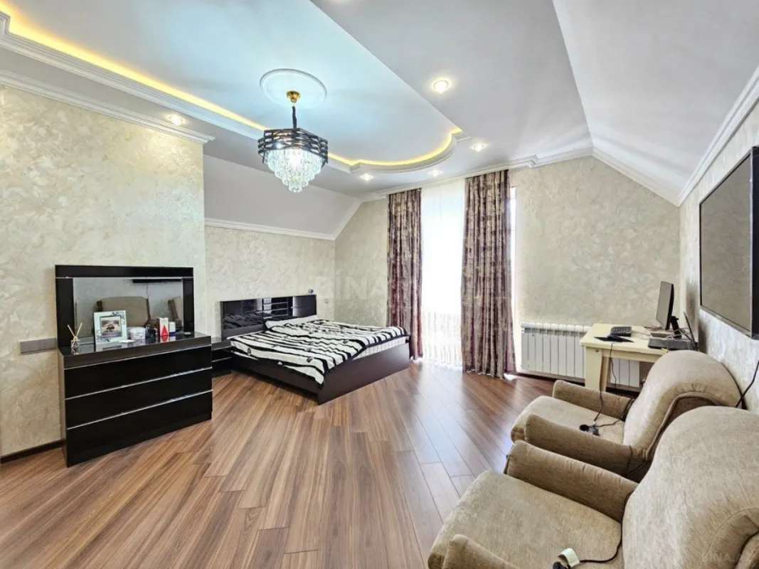 Satılır 4 otaqlı həyət evi 270 m²