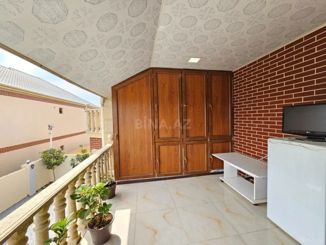 Satılır 4 otaqlı həyət evi 270 m²