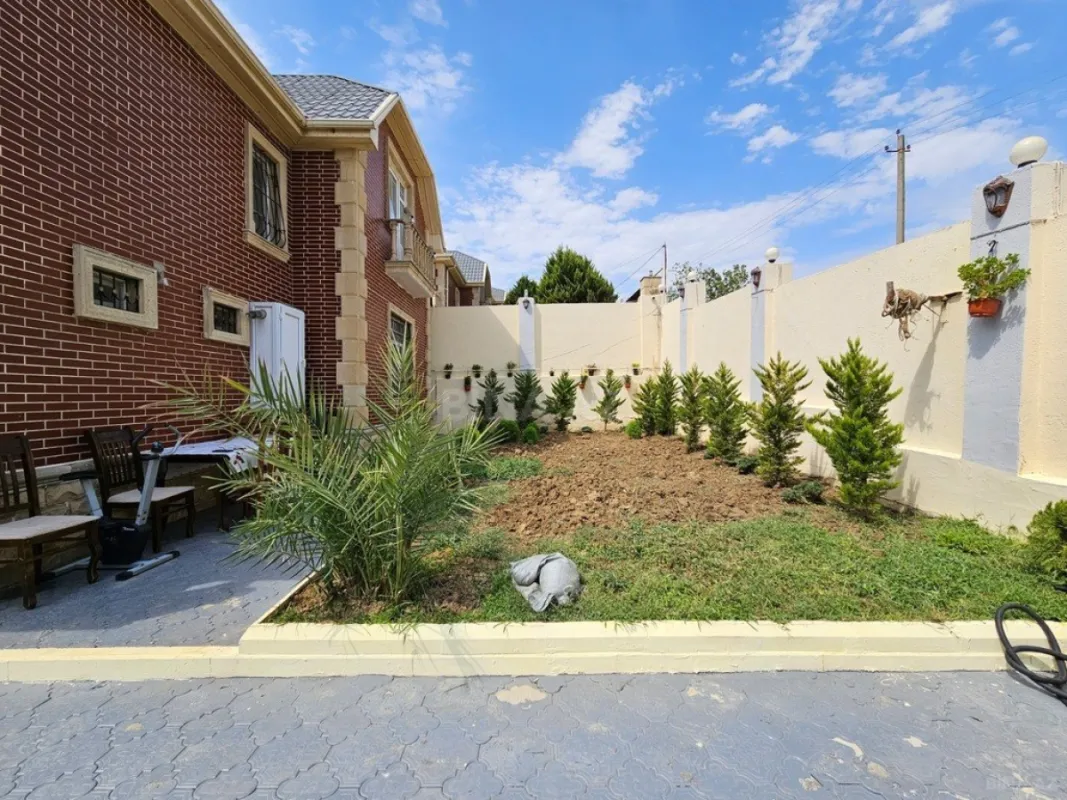 Satılır 4 otaqlı həyət evi 270 m²