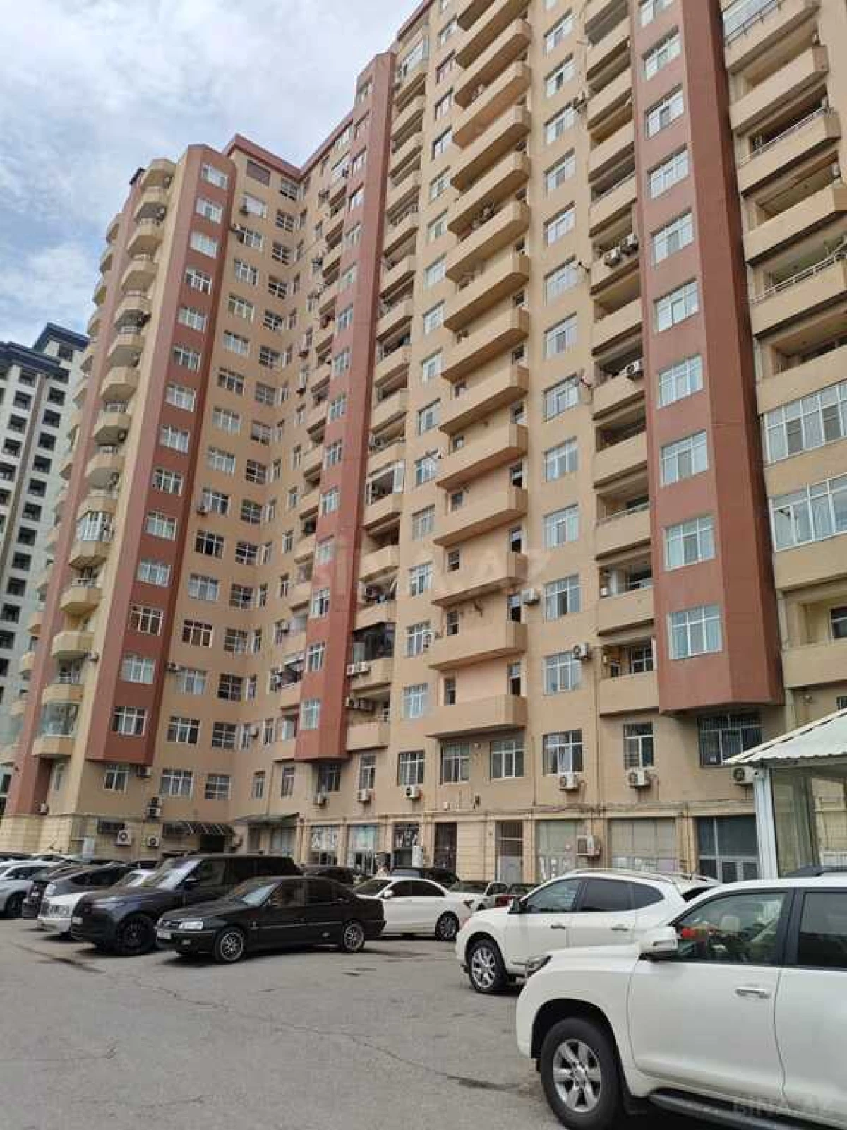 Satılır obyekt 178 m²