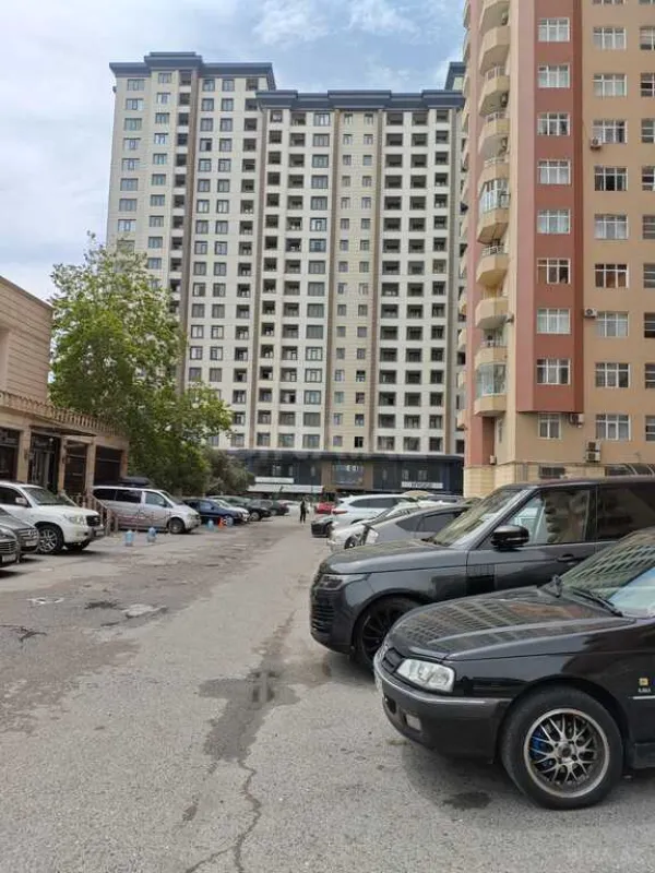 Satılır obyekt 178 m²