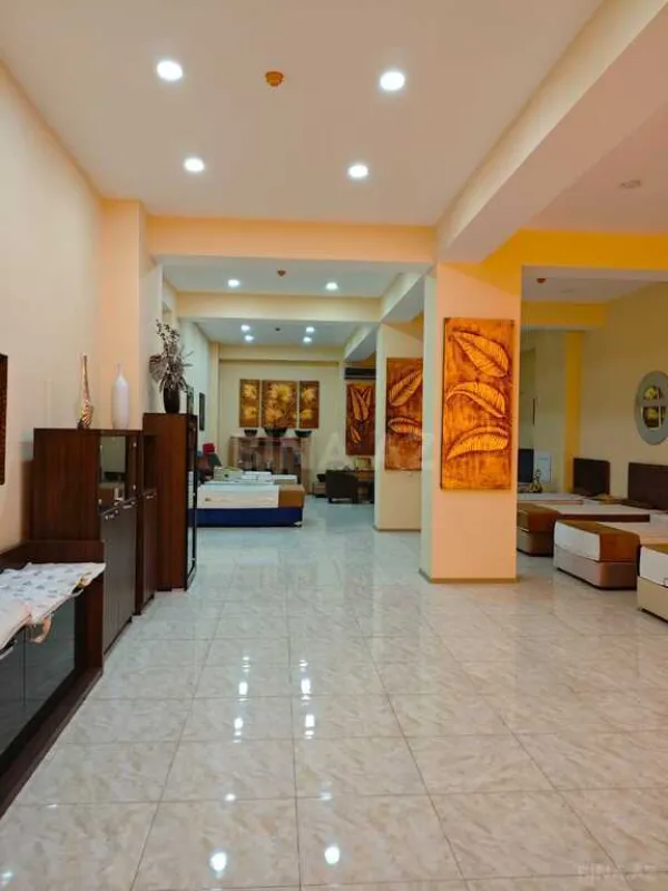 Satılır obyekt 178 m²