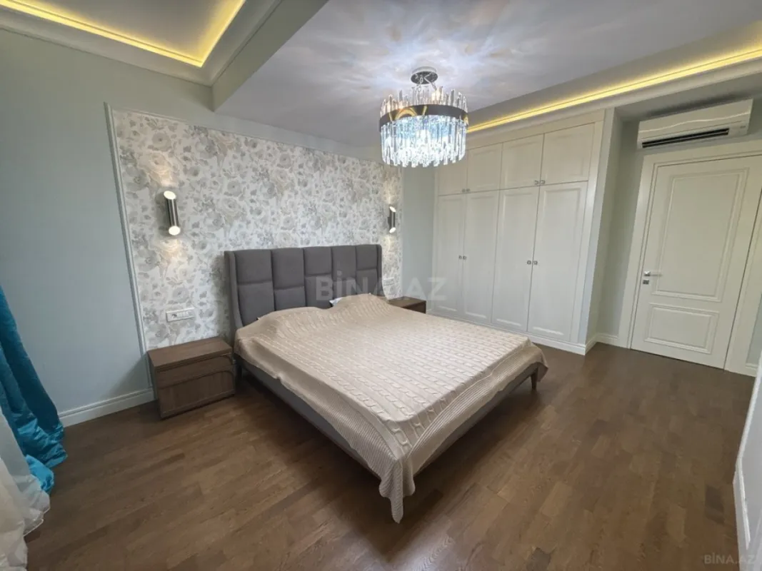 Satılır 4 otaqlı mənzil 270 m²