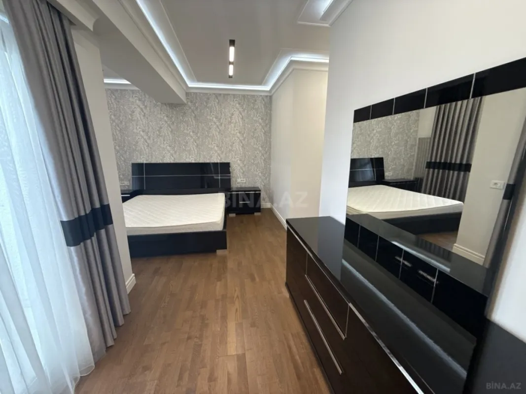 Satılır 4 otaqlı mənzil 270 m²
