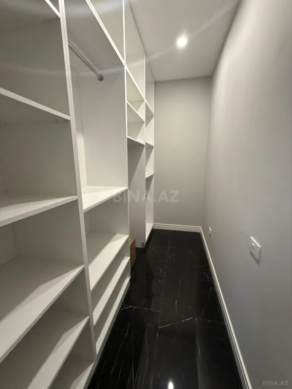 Satılır 4 otaqlı mənzil 270 m²