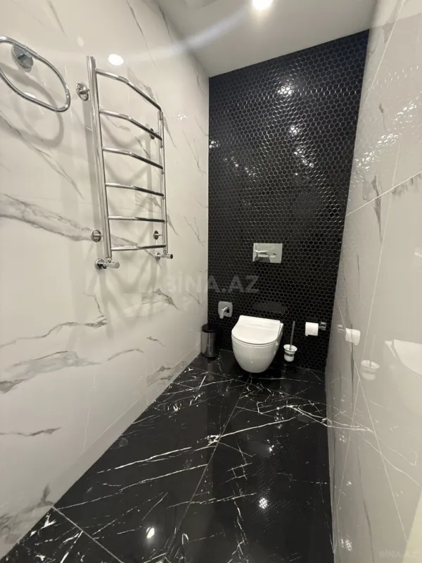 Satılır 4 otaqlı mənzil 270 m²