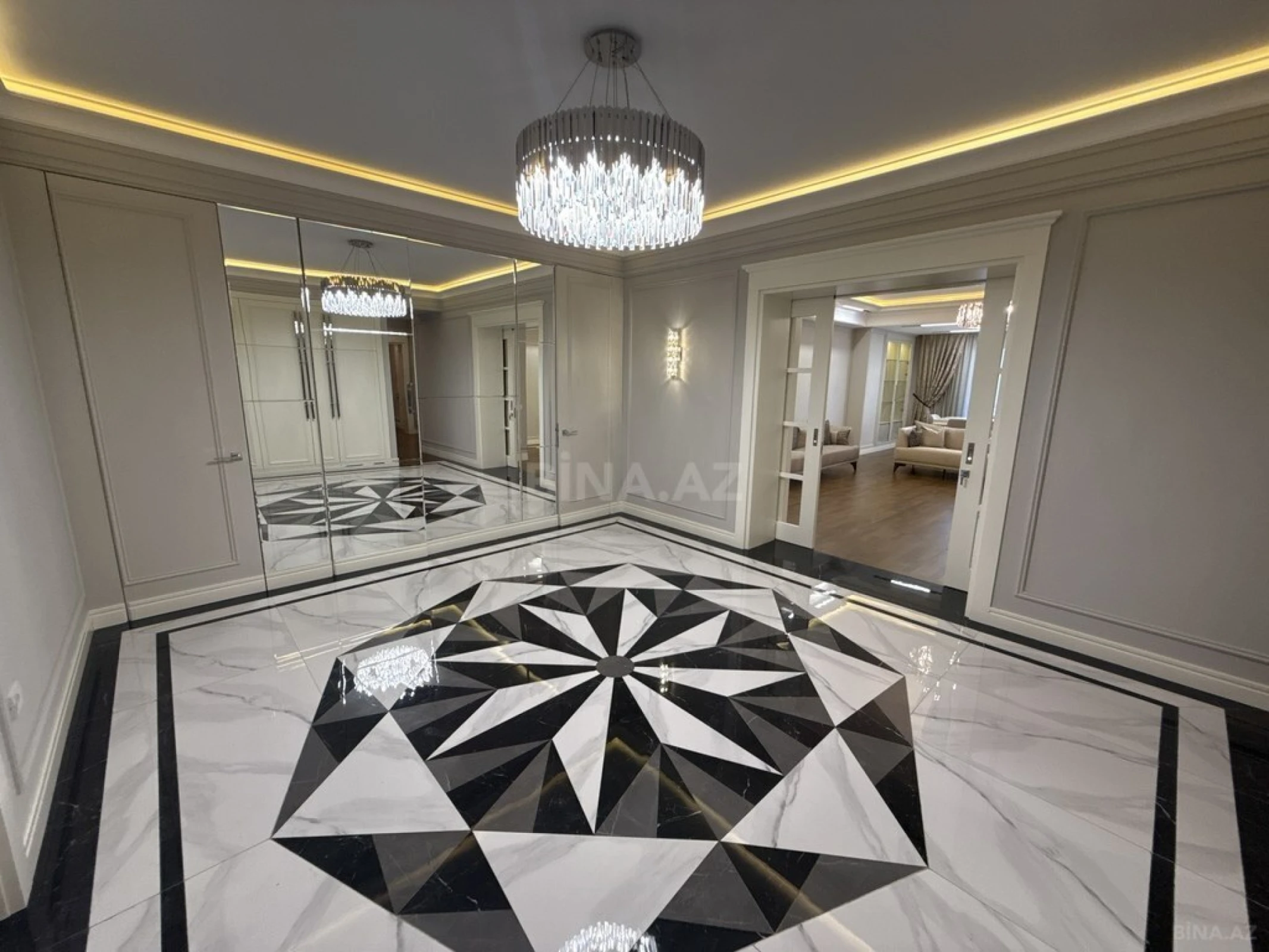 Satılır 4 otaqlı mənzil 270 m²