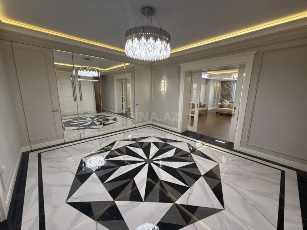 Satılır 4 otaqlı mənzil 270 m²