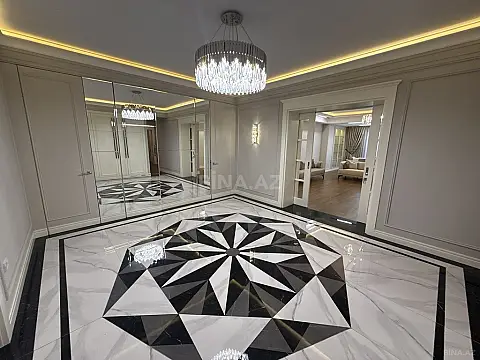 Satılır 4 otaqlı mənzil 270 m²