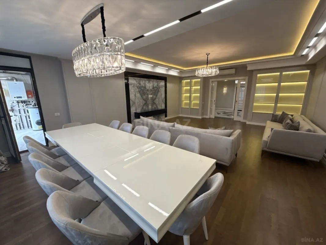 Satılır 4 otaqlı mənzil 270 m²