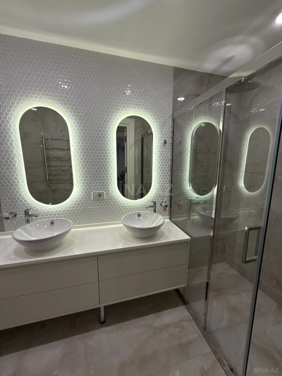 Satılır 4 otaqlı mənzil 270 m²