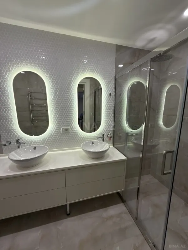 Satılır 4 otaqlı mənzil 270 m²