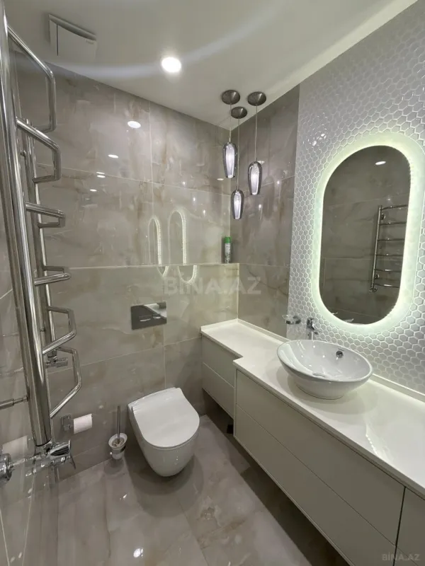 Satılır 4 otaqlı mənzil 270 m²