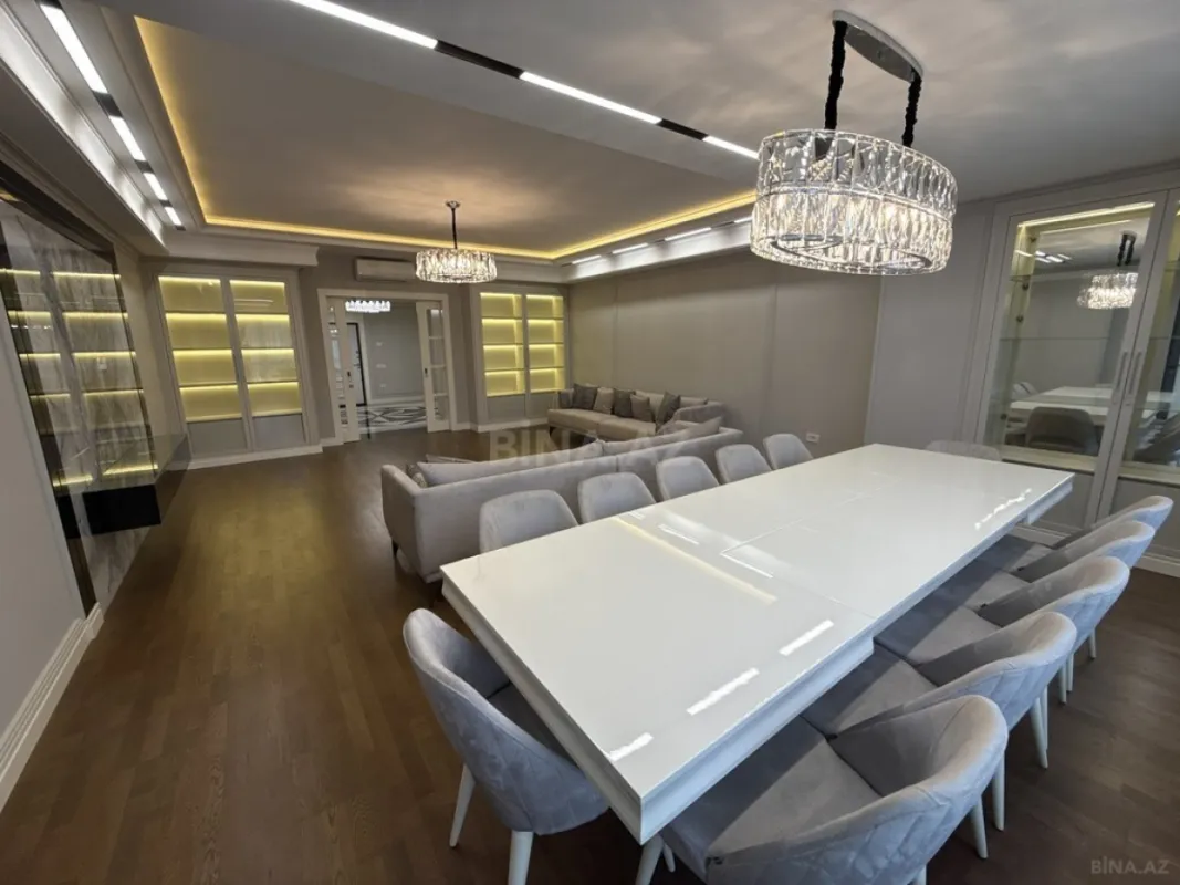 Satılır 4 otaqlı mənzil 270 m²