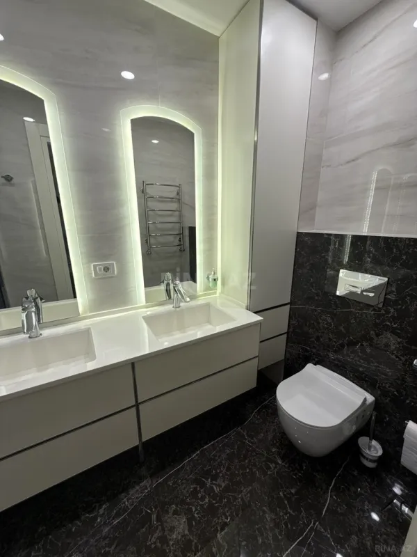 Satılır 4 otaqlı mənzil 270 m²