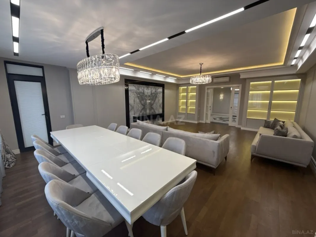 Satılır 4 otaqlı mənzil 270 m²