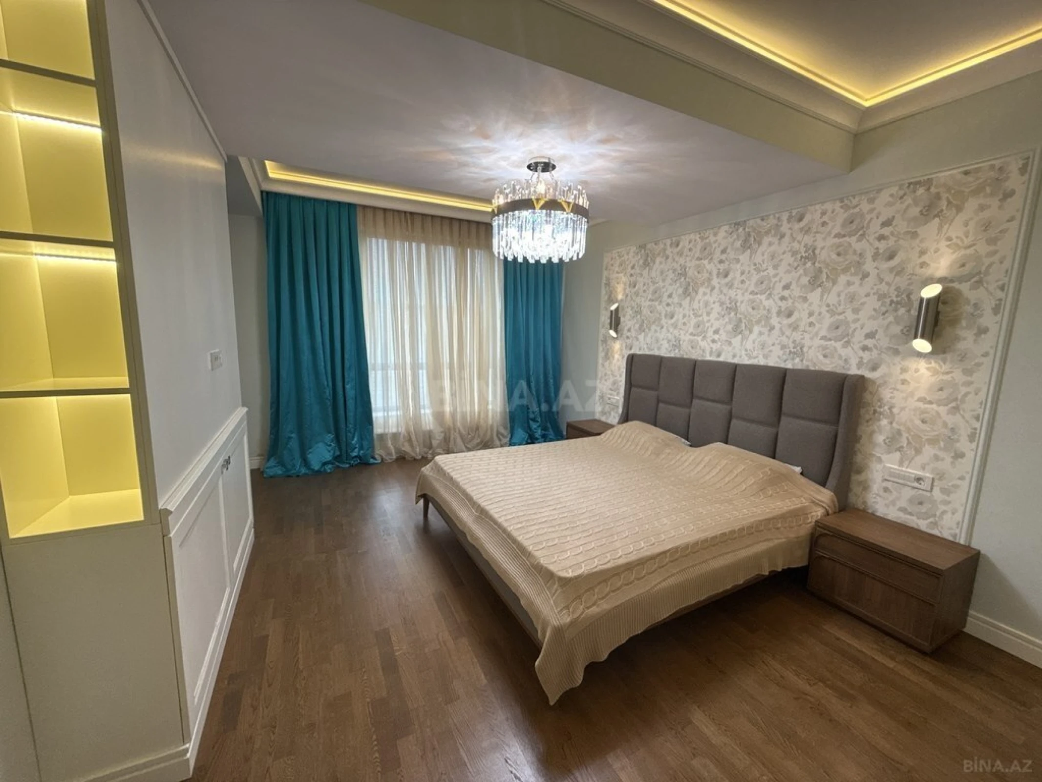 Satılır 4 otaqlı mənzil 270 m²