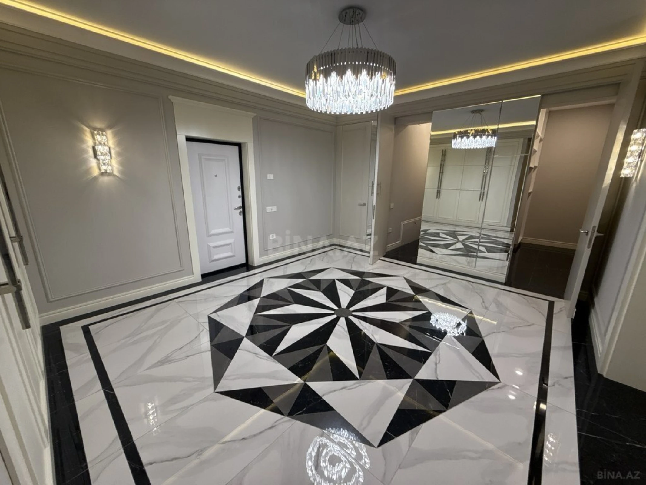 Satılır 4 otaqlı mənzil 270 m²