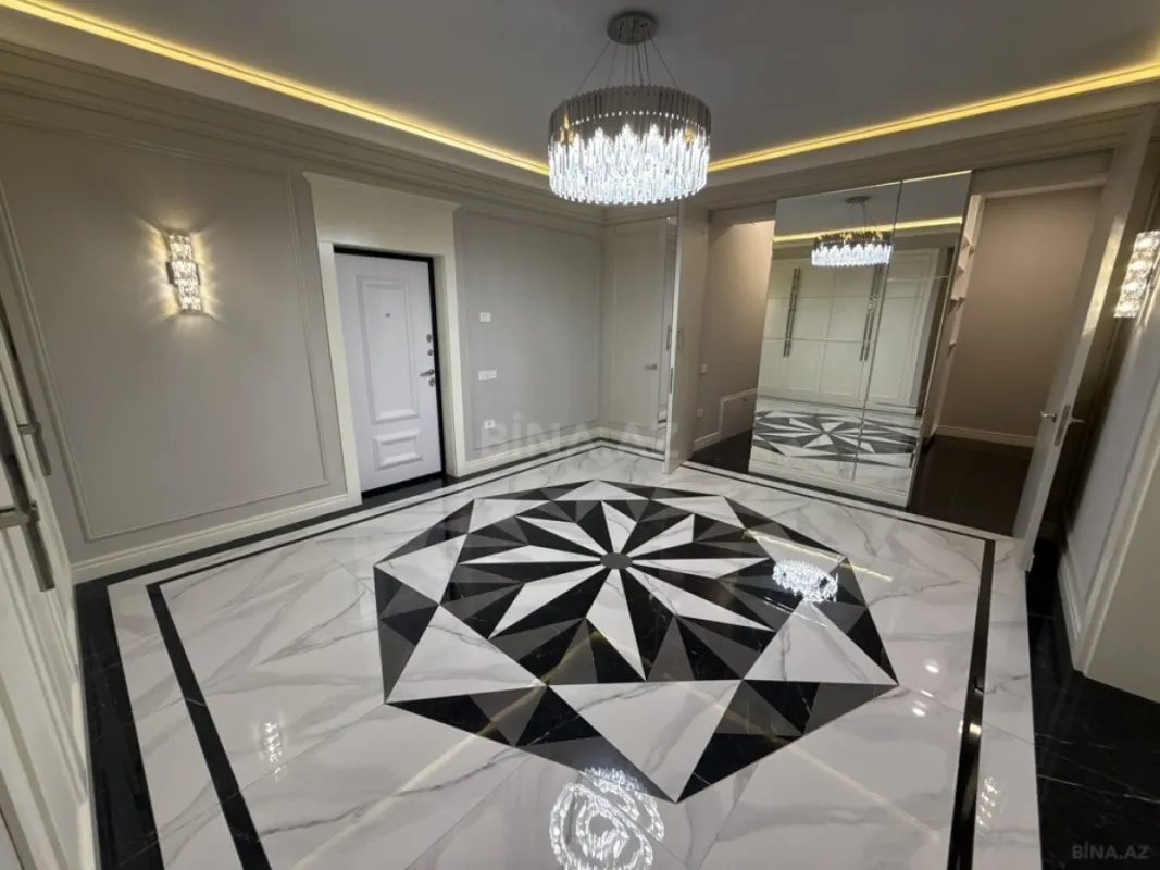 Satılır 4 otaqlı mənzil 270 m²