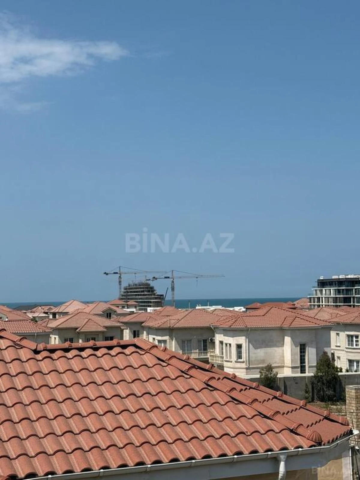 Satılır 8 otaqlı həyət evi 430 m²